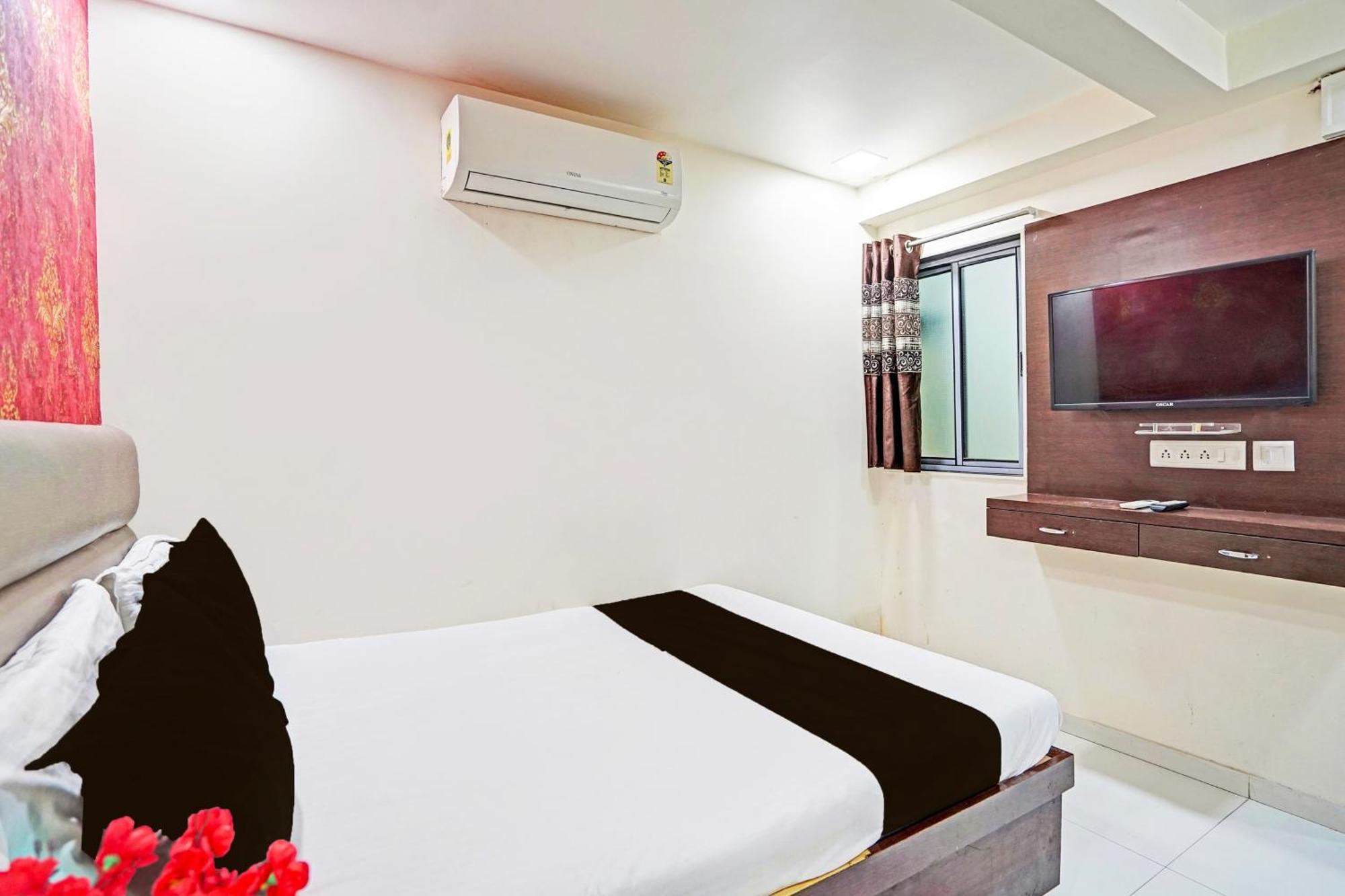 Hotel O S. G. Highway Formerly I Land Park Ahmedabad Exterior foto
